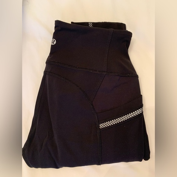 Lululemon leggings with pockets and reflective strips - Picture 4 of 4